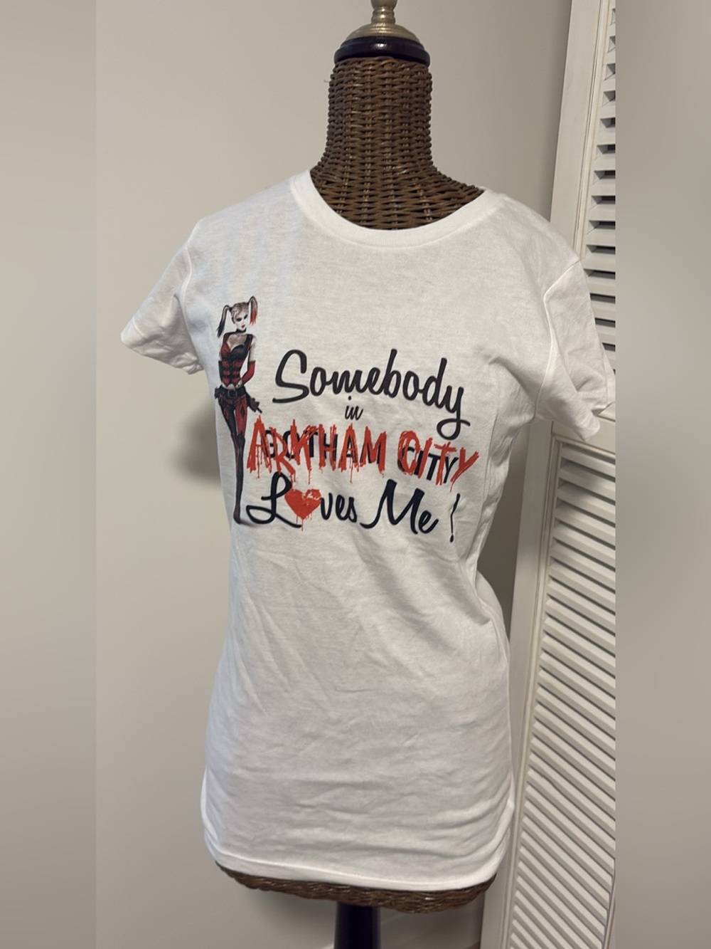 Batman Black/White/Red Logo Short Sleeve Tee “Somebody in Gotham Loves Me” US M